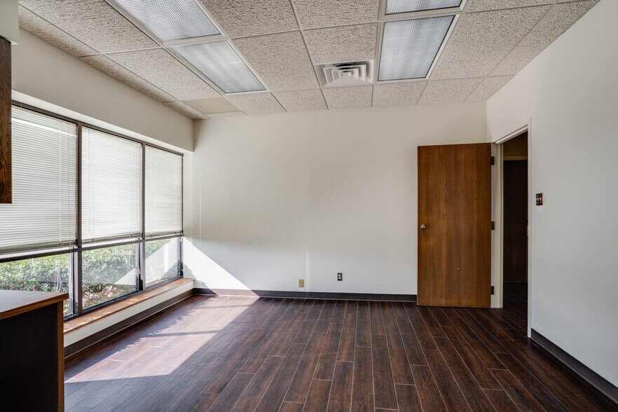 More Photos Of 2716 Commerce St, Wichita Falls Industrial For Sale