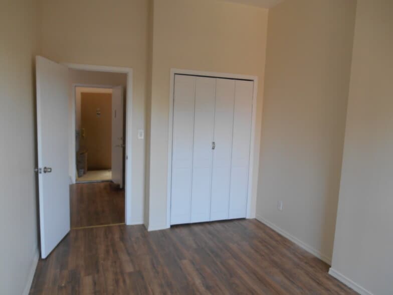 More Photos Of 358 Grove St, Jersey City Storefront Retail Residential For Lease