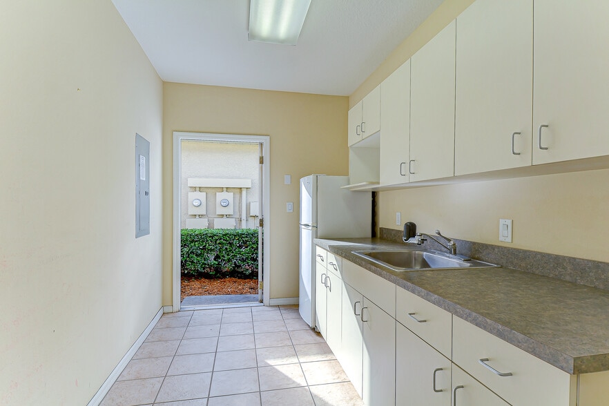 More Photos Of 14428 Bruce B Downs Blvd, Tampa Medical For Sale