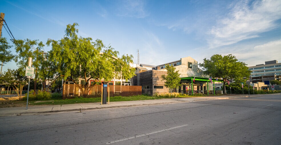 More Photos Of 1000 Foch St, Fort Worth General Retail For Sale