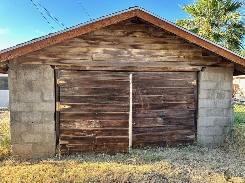 More Photos Of 254 Main St, Westmorland Freestanding For Sale