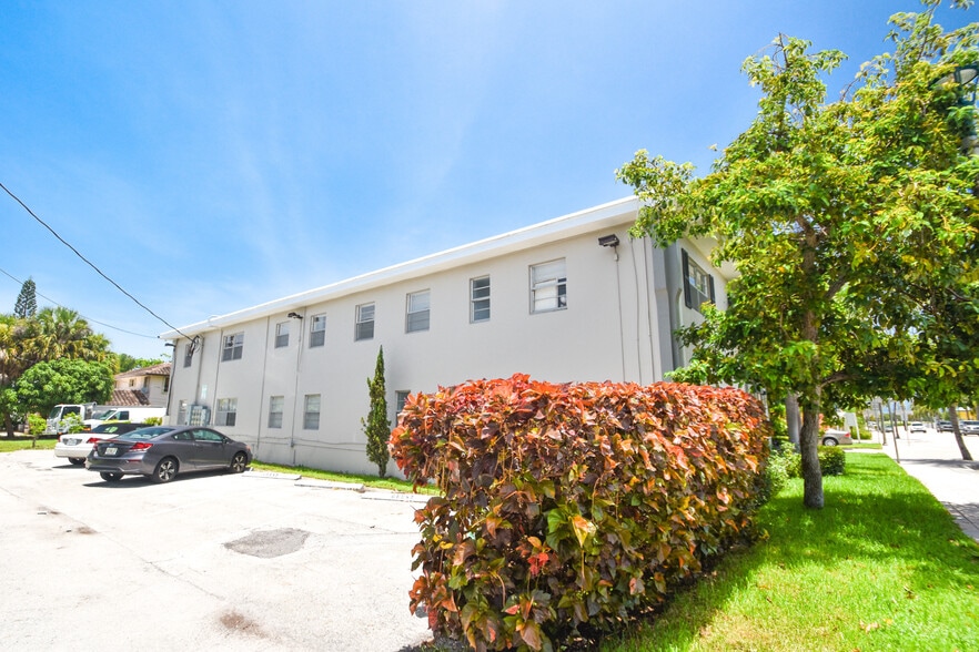 More Photos Of 202 Lucerne Ave, Lake Worth Apartments For Sale