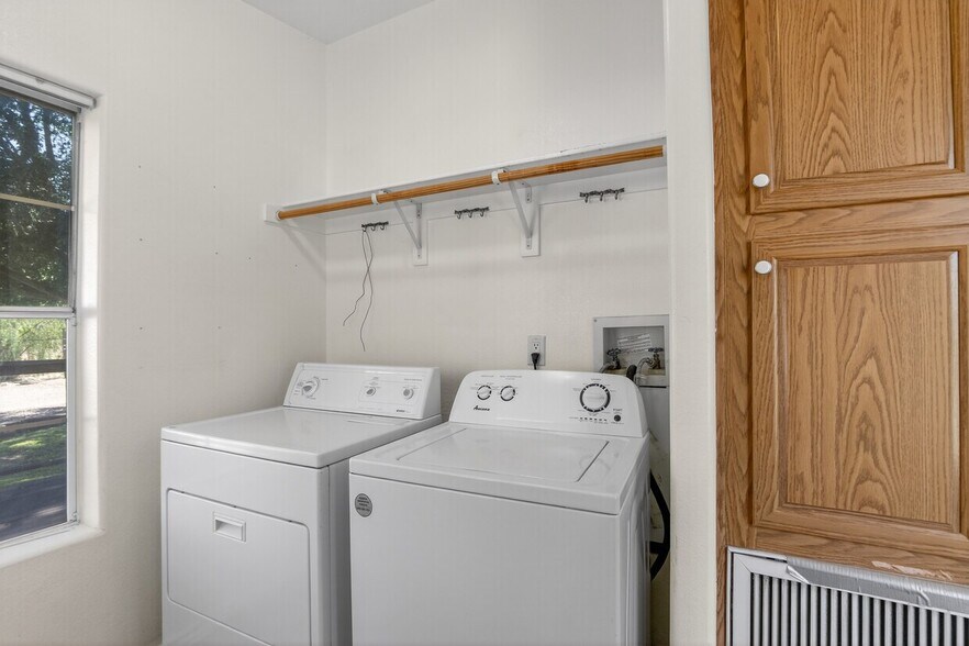 More Photos Of 9259 S Priest Dr, Tempe Showroom For Lease