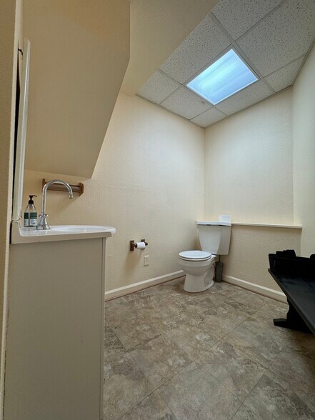 More Photos Of 105 Crescent Ave, Louisville Specialty For Lease