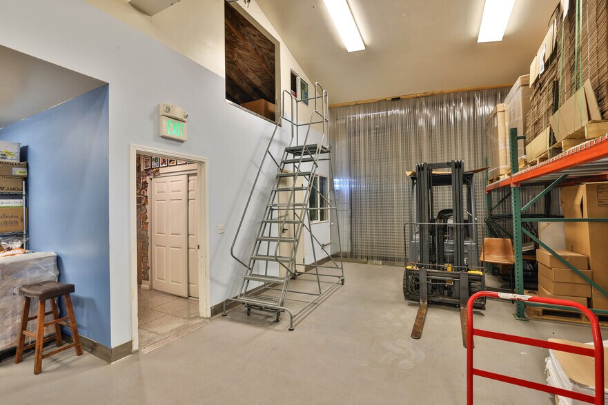 More Photos Of 707 Douglas Ave, Oakland Manufacturing For Lease