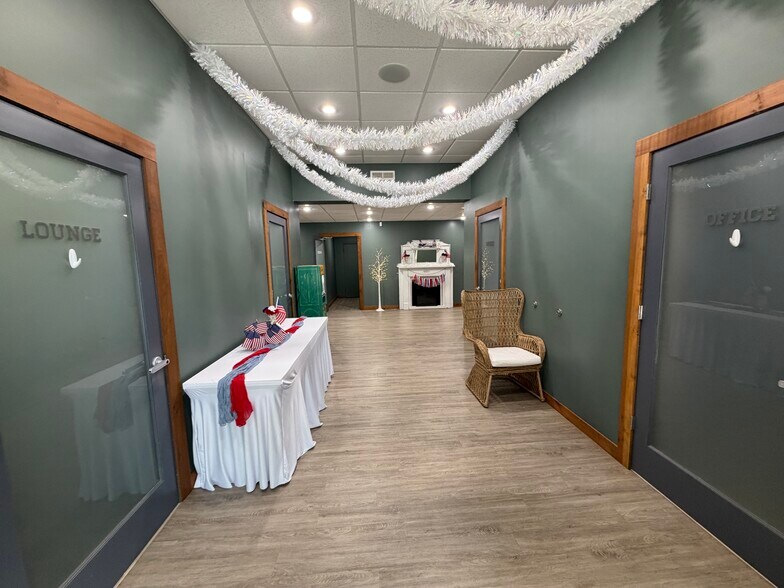 More Photos Of 516 Adams St, Mason Flex For Sale