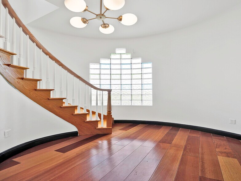 More Photos Of 2041 Park St, Atlantic Beach Loft Creative Space For Lease