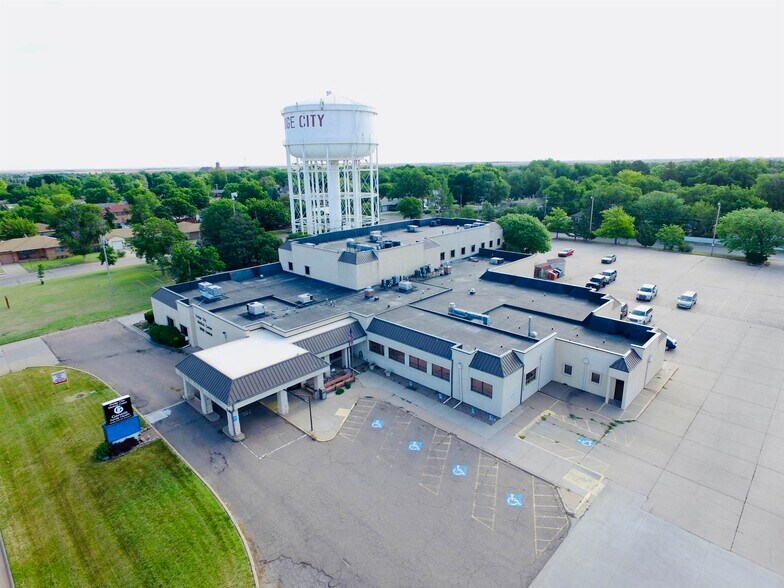 More Photos Of 2020 Central Ave, Dodge City Medical For Sale