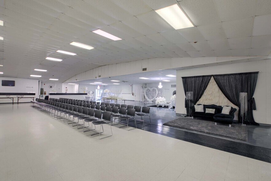 More Photos Of 227 E Mercury Blvd, Hampton General Retail For Sale