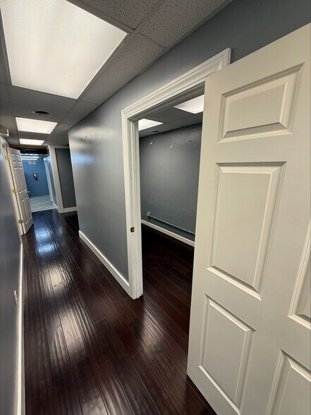 More Photos Of 216 S Main St, Monmouth Office For Lease