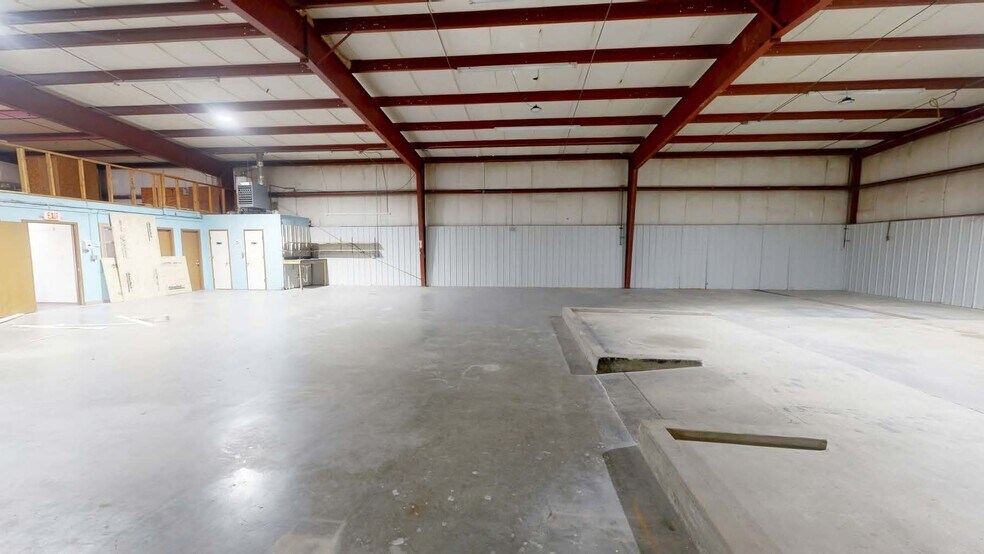 More Photos Of 1008 S Clayton St, Springdale Warehouse For Lease
