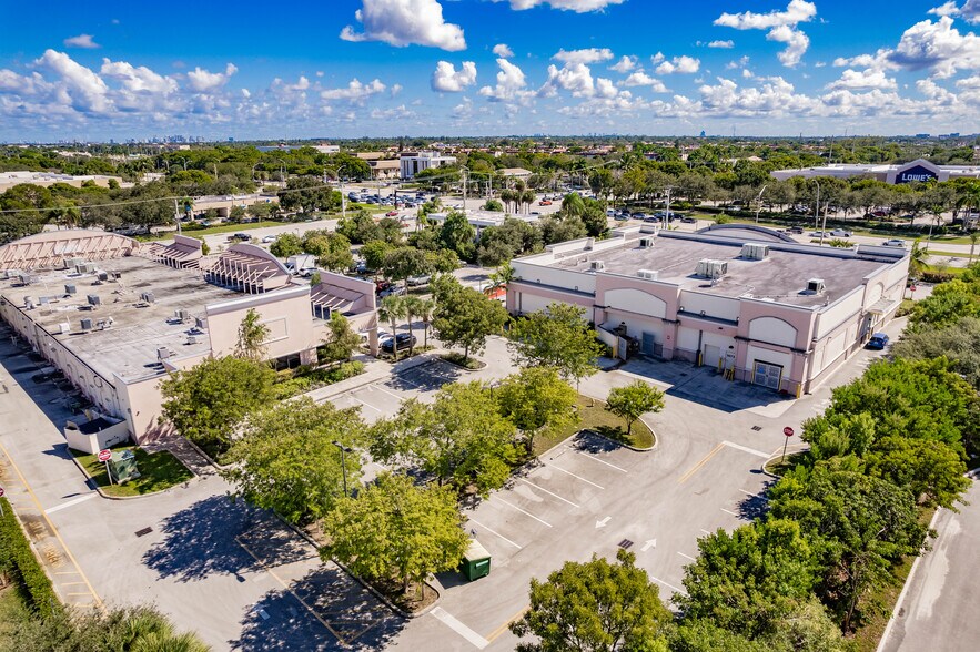 More Photos Of 8053 W Oakland Park Blvd, Sunrise Storefront For Sale