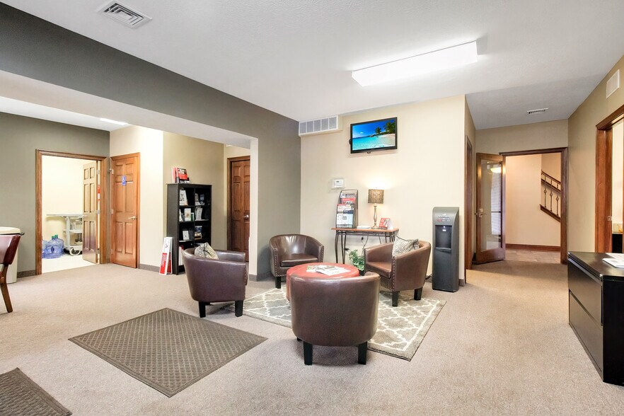 More Photos Of 2425 Medina Rd, Medina Office For Lease