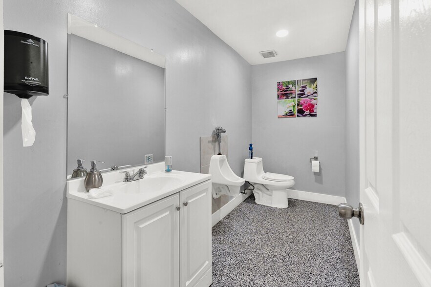 More Photos Of 9000 NW 97th Ter, Medley Manufacturing For Sale