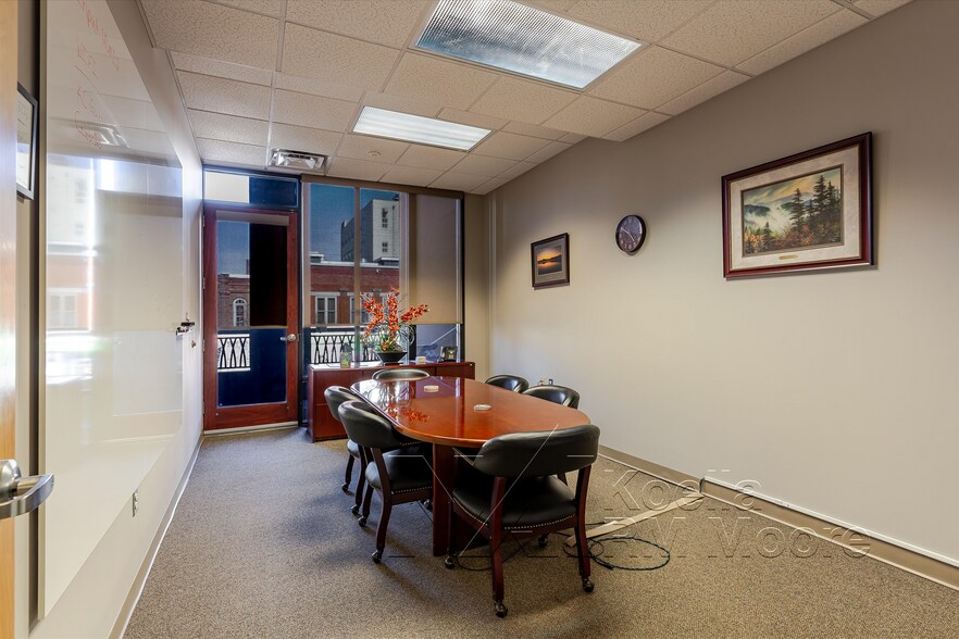 More Photos Of 17 Market Sq, Knoxville Storefront Retail Office For Sale