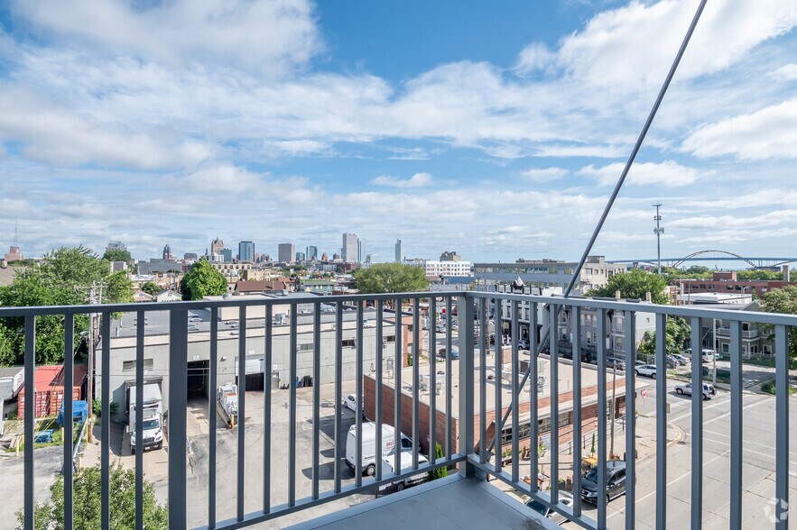 More Photos Of 211 W Mineral St, Milwaukee Apartments For Lease