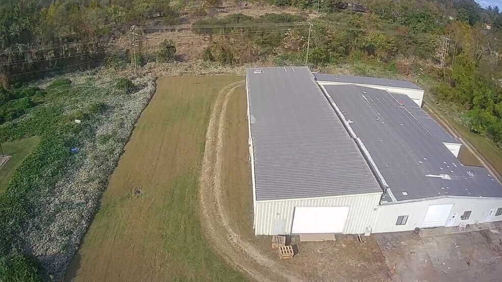 More Photos Of 614 S Grove St, Hendersonville Industrial For Sale