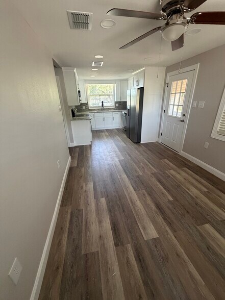 More Photos Of 2175 N McMullen Booth Rd, Clearwater Specialty For Lease