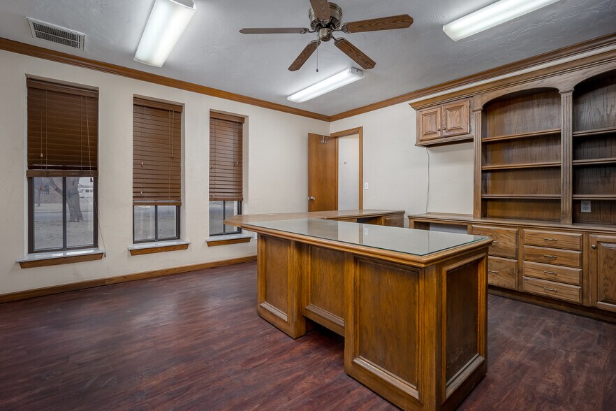 More Photos Of 2756 Broce Dr, Norman Warehouse For Lease