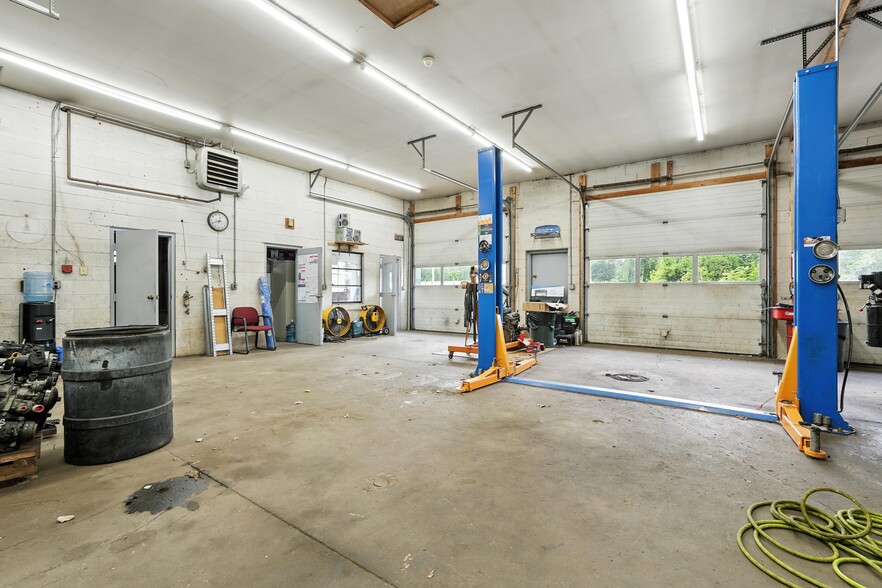 More Photos Of 25 Yelle St, Chicopee Auto Repair For Sale