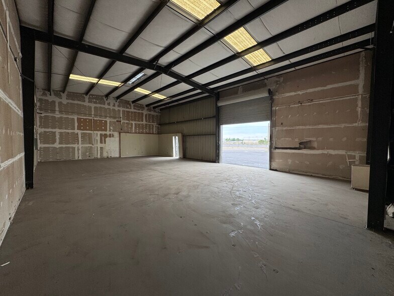 More Photos Of 5753-5755 W Barstow Ave, Fresno Warehouse For Lease