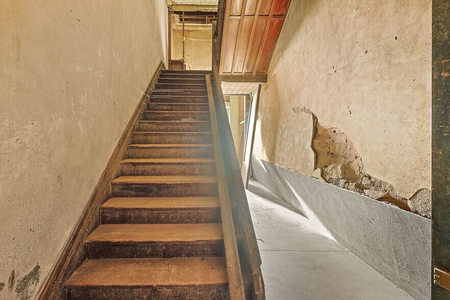 More Photos Of 125 S Waco St, Hillsboro Office For Sale