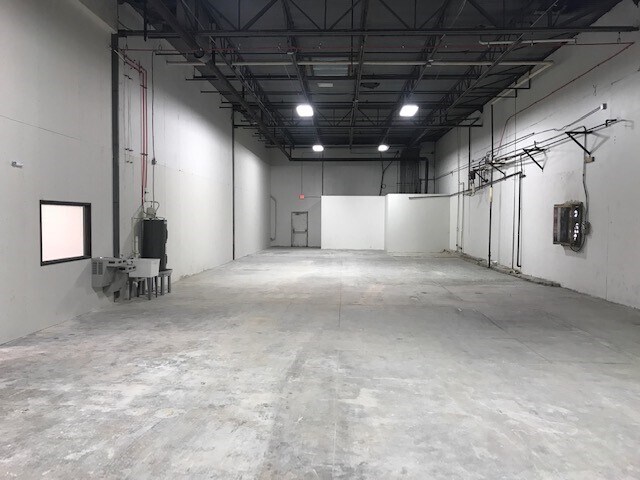 Primary Photo Of 2154 W Northwest Hwy, Dallas Unknown For Lease