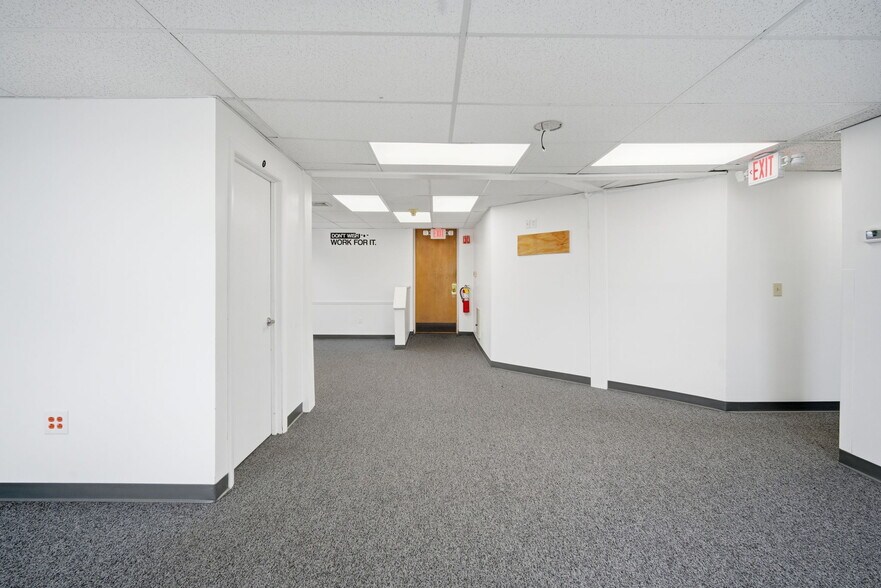 More Photos Of 222 Carew St, Springfield Medical For Lease