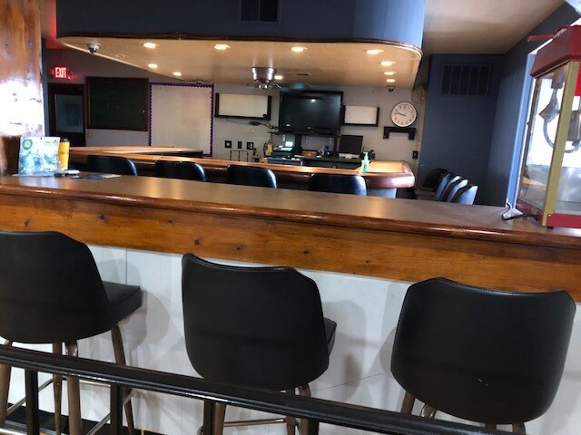 More Photos Of 1209 Lisle Plz, Lisle Bar For Lease