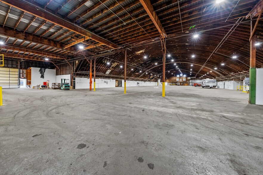 More Photos Of 1385 Antelope Rd, White City Manufacturing For Lease