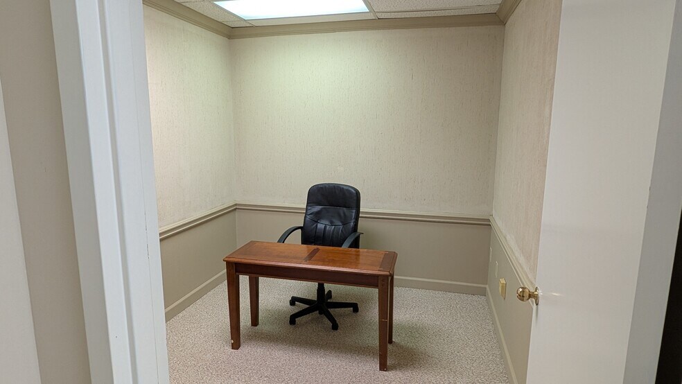 More Photos Of 601 Eastchester Dr, High Point Office For Lease
