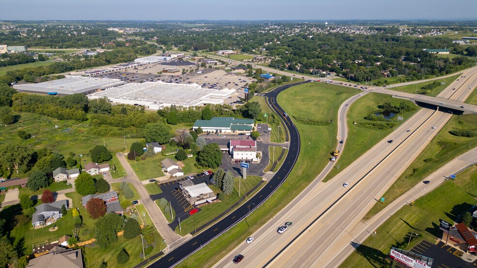 More Photos Of 5139 Highway 52 N, Rochester Freestanding For Lease