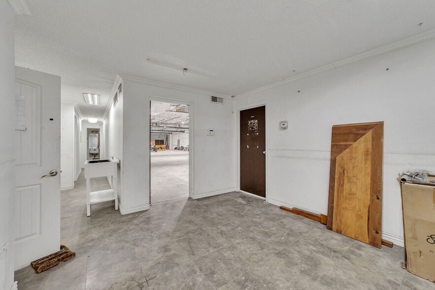 More Photos Of 2685 Durango Dr, Colorado Springs Warehouse For Lease