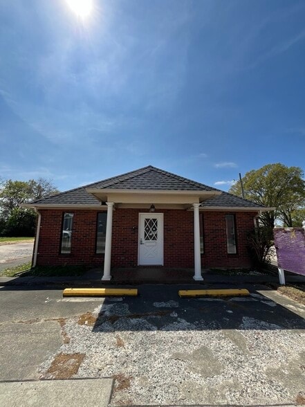 More Photos Of 914 White St E, Rock Hill Service For Lease