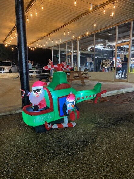 Primary Photo Of 600 N Main St, Lone Star Restaurant For Sale