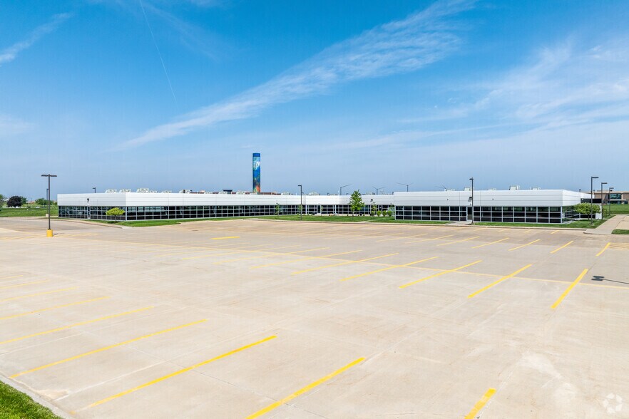 More Photos Of 12150 Meredith Dr, Urbandale Medical For Sale