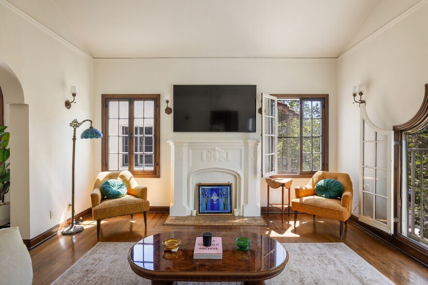 More Photos Of 326 N Sycamore Ave, Los Angeles Apartments For Sale