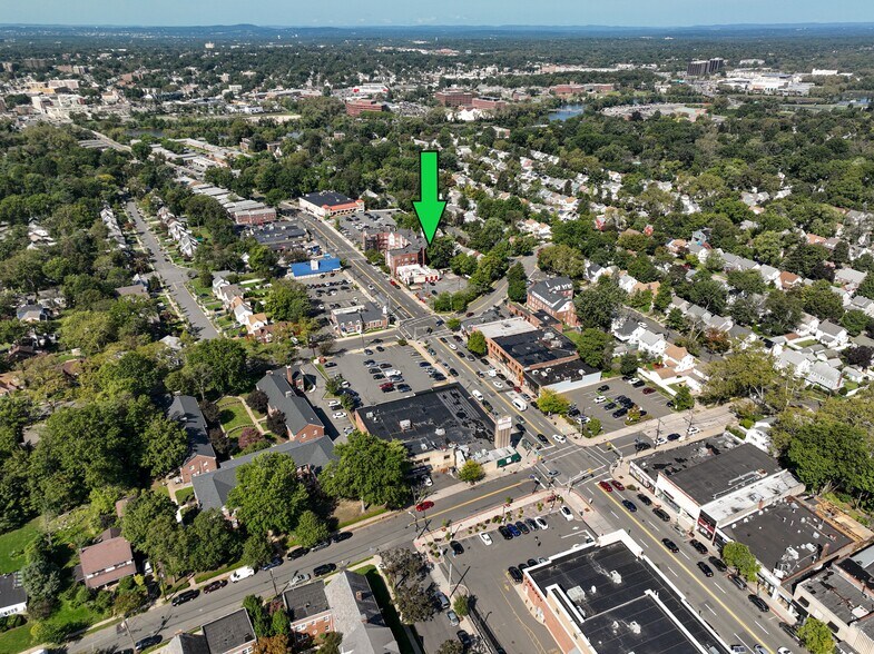 More Photos Of 585 Cedar Ln, Teaneck Fast Food For Lease