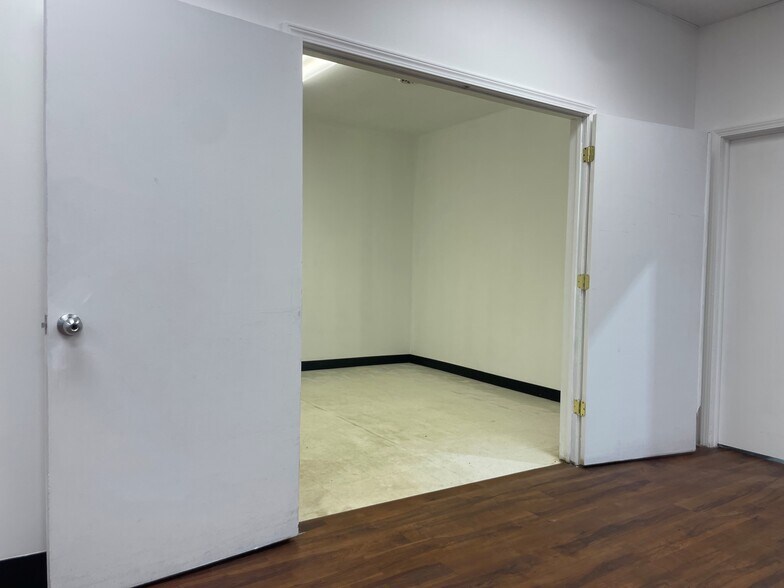 More Photos Of 5585 E Main St, Verona General Retail For Lease