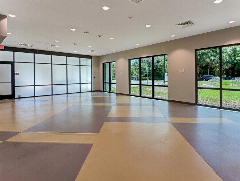 More Photos Of 7901 Palm River Rd, Tampa Medical For Lease