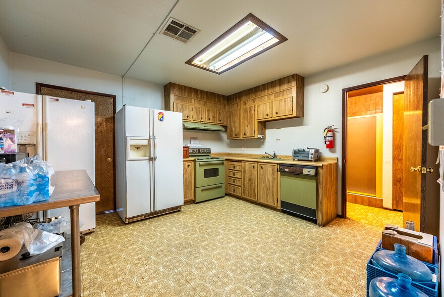 More Photos Of 397 E Evan Hewes Hwy, El Centro Auto Repair For Sale