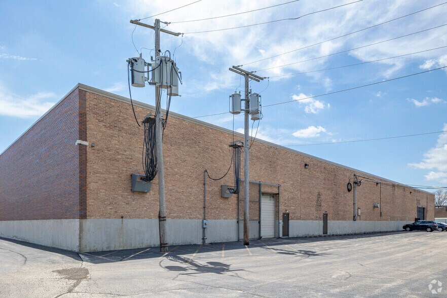 More Photos Of 190-198 W Carpenter Ave, Wheeling Warehouse For Sale