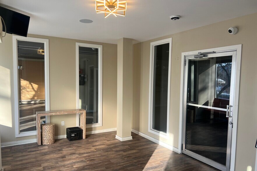 More Photos Of 276 North Ave, Burlington General Retail For Sale