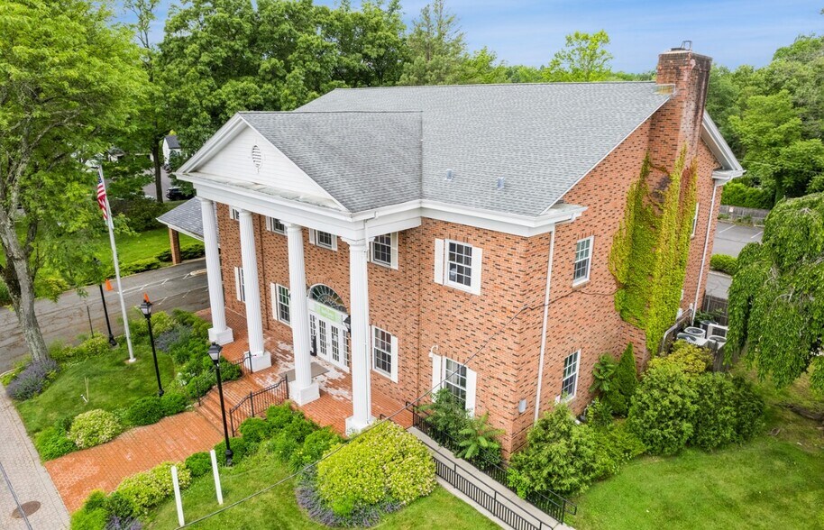 Primary Photo Of 855 Mountain Ave, Mountainside Bank For Lease