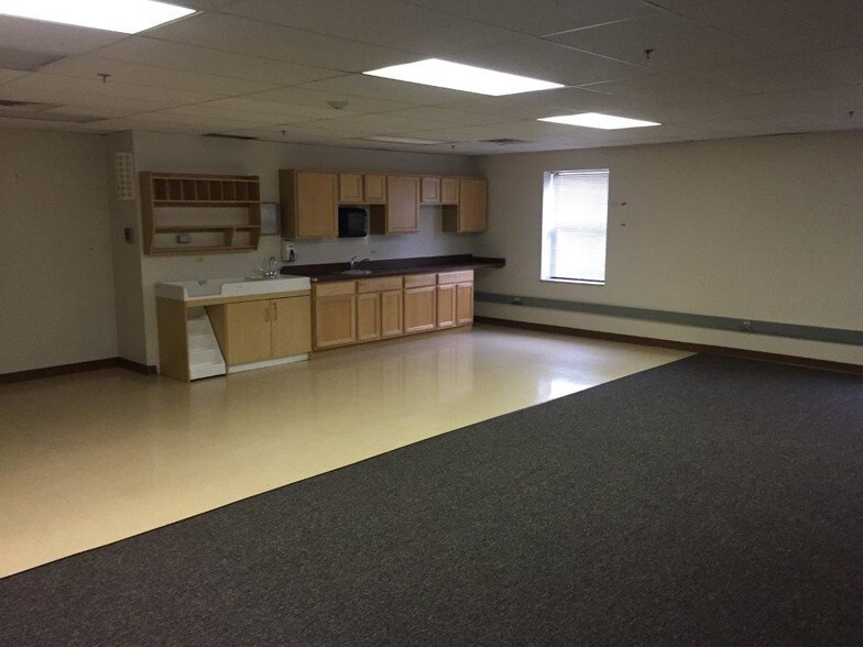 More Photos Of 329-331 S York Rd, Bensenville Daycare Center For Lease