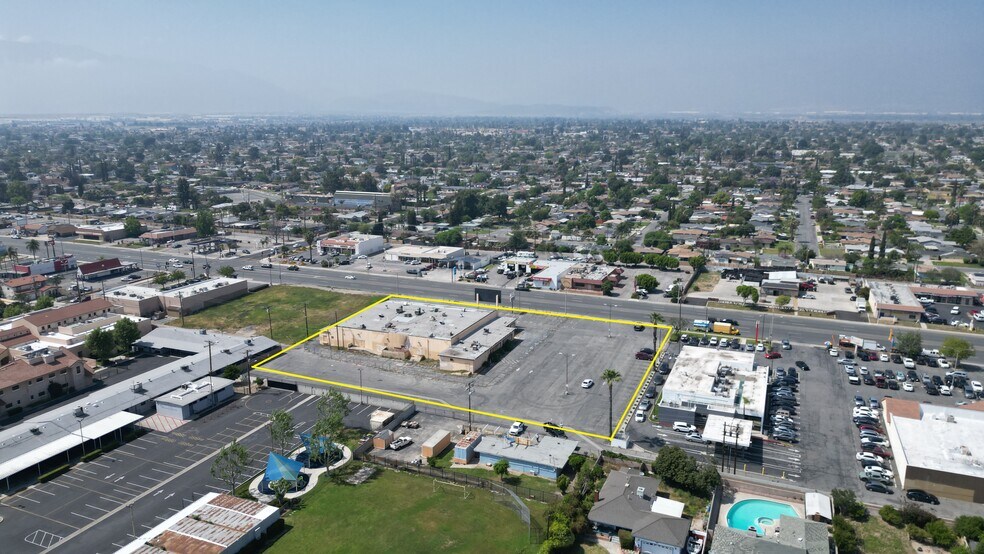 More Photos Of 333 E Foothill Blvd, Rialto Storefront For Lease