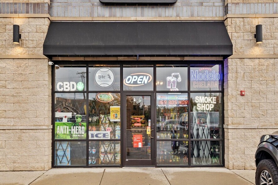 More Photos Of 7929 W Cermak Rd, North Riverside Storefront Retail Office For Lease