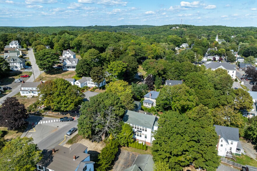 More Photos Of 25 Oak St, Boothbay Harbor Specialty For Sale