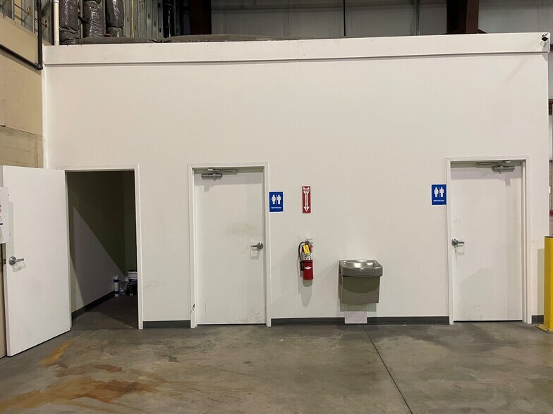 More Photos Of 3820 Hempland Rd, Mountville Warehouse For Lease