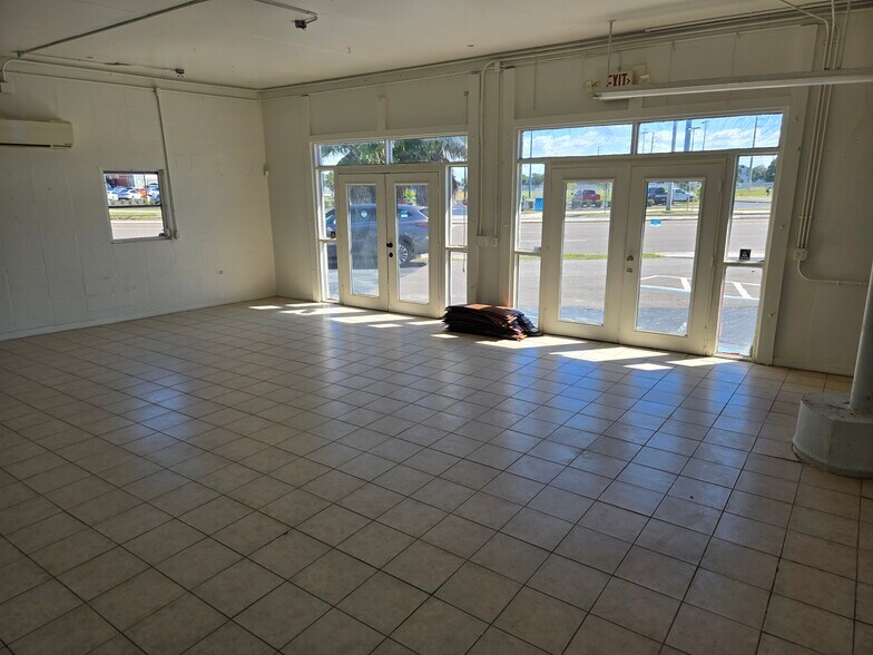 More Photos Of 211 Missouri Ave N, Largo Storefront Retail Office For Lease